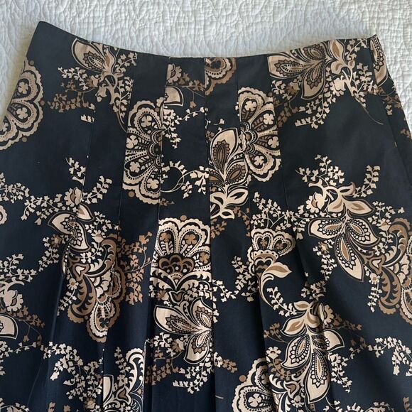 Harold's Navy Blue Tan Pleated Floral Pattern A-Line 100% Cotton Sum Skirt sz 12 - Picture 3 of 7